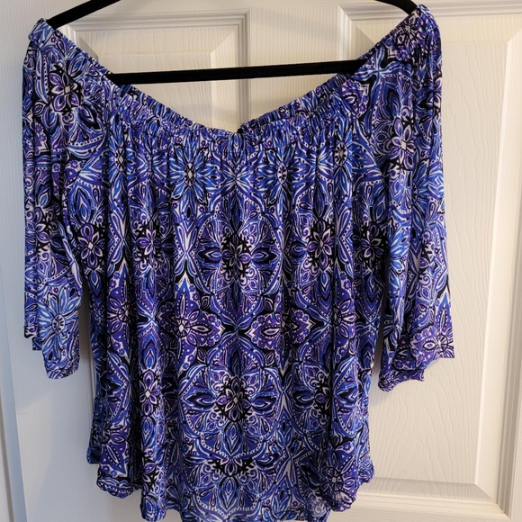 Ladies flowy top - Picture 2 of 2